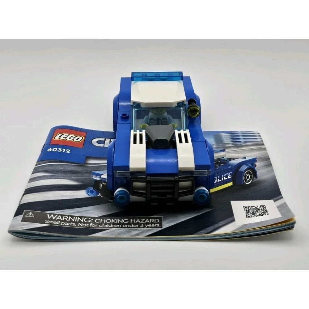 LEGO CITY: Police Car 60312 pre-owned‎ Complete Toy Flashlight Police Cap no box